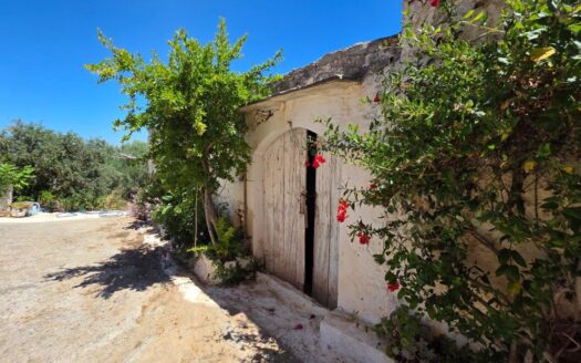 Plaka Apokoronas, a beautiful Sea View Plot with Traditional Buildings for Restoration