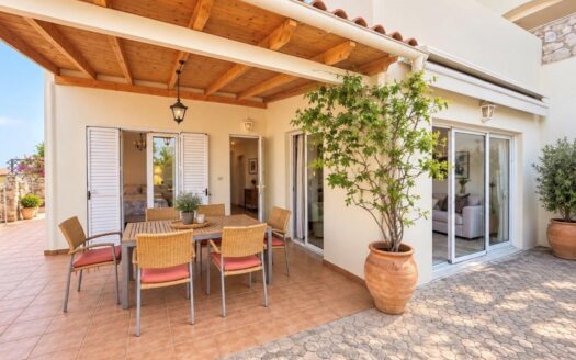 Plaka.Villa for sale in Crete